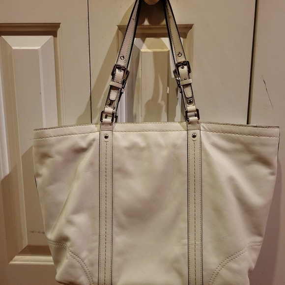 Coach White Leather Tote Bag - Picture 2 of 8